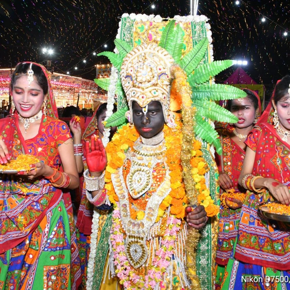 चैती मेले में लोक कलाकारों ने बिखेरा संस्कृति का रंग:लखीमपुर-खीरी में हमार दिसवा सोने की चिरैया लोकनृत्य से हुई शुरुआत