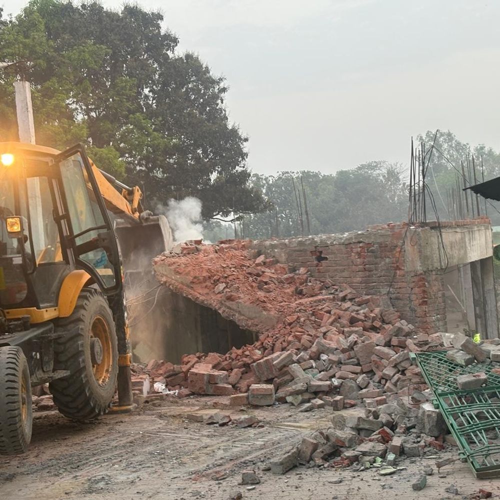 मस्जिद गिराने में आए 39.55 लाख खर्च की होगी वसूली:सीतापुर में प्रशासन से जारी किया मस्जिद कमेटी को नोटिस, 30 दिनों में जमा करने की हिदायत