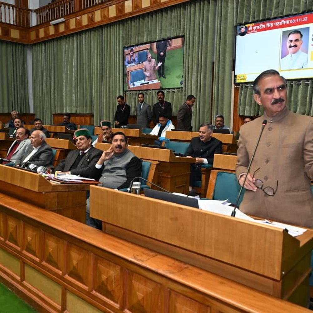 हिमाचल में अयोग्य घोषित विधायकों को पेंशन नहीं मिलेगी:विधानसभा में संशोधन विधेयक पारित, दल-बदल पर सख्ती, चैतन्य और देवेंद्र भुट्टो की पेंशन बंद