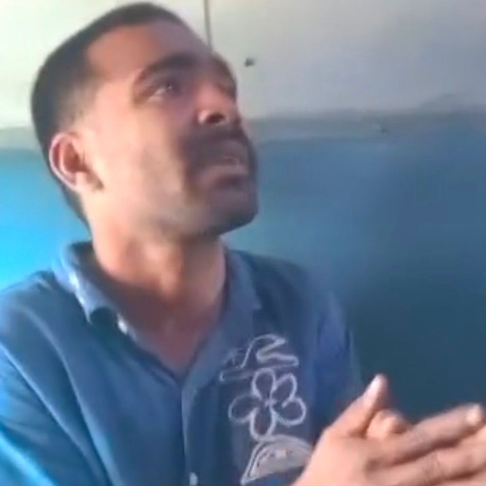 सिगरेट न देने पर वेंडर को ट्रेन से धक्का दिया:कौशांबी में गिरकर मौत, लोगों ने पकड़कर आरोपी को जीआरपी को सौंपा