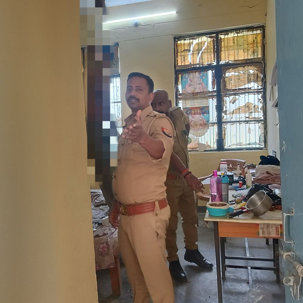 हॉस्टल में छात्र का शव मिला, परिसर में सनसनी:आचार्य नरेंद्र देव कृषि विश्वविद्यालय में BSc थर्ड ईयर का छात्र था मृतक