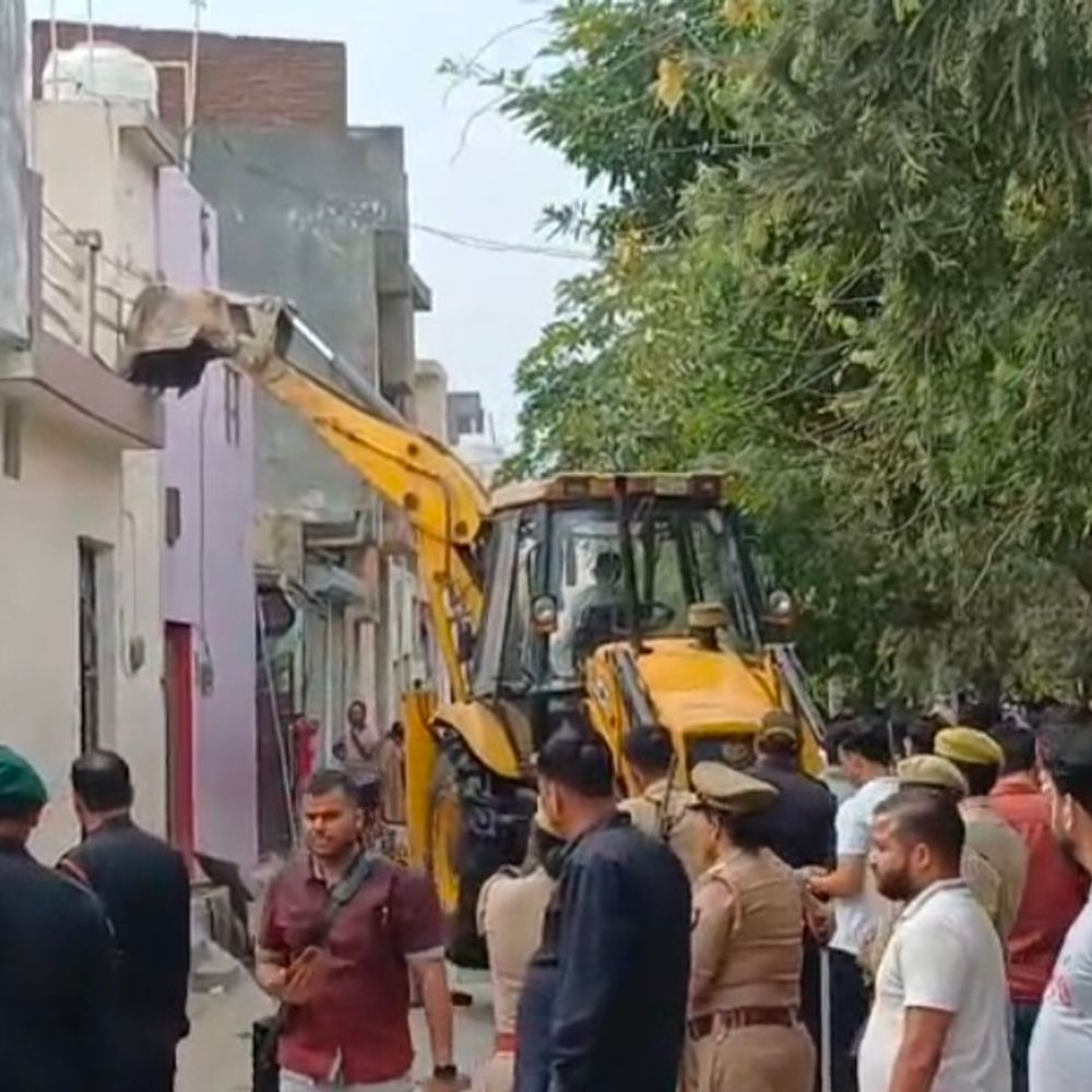 सहारनपुर में सिंचाई विभाग की जमीन से 70 अतिक्रमण ध्वस्त:मकान-दुकान तोड़े गए, पीड़ितों ने मुआवजे की मांग की