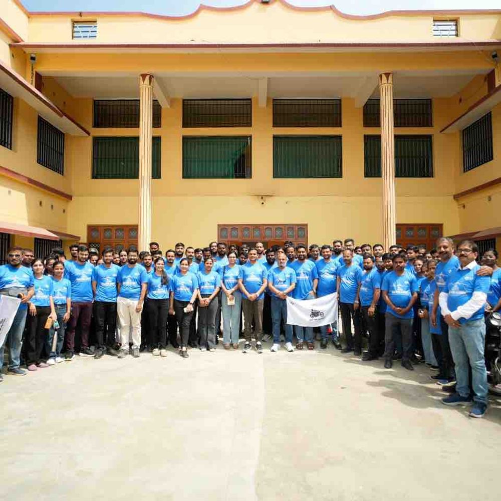 गोरखपुर में निकाली गई जागरूकता राइड:सिटी हॉस्पिटल की CSR की पहल, विशेष बच्चों को ₹1.27 लाख की सहायता