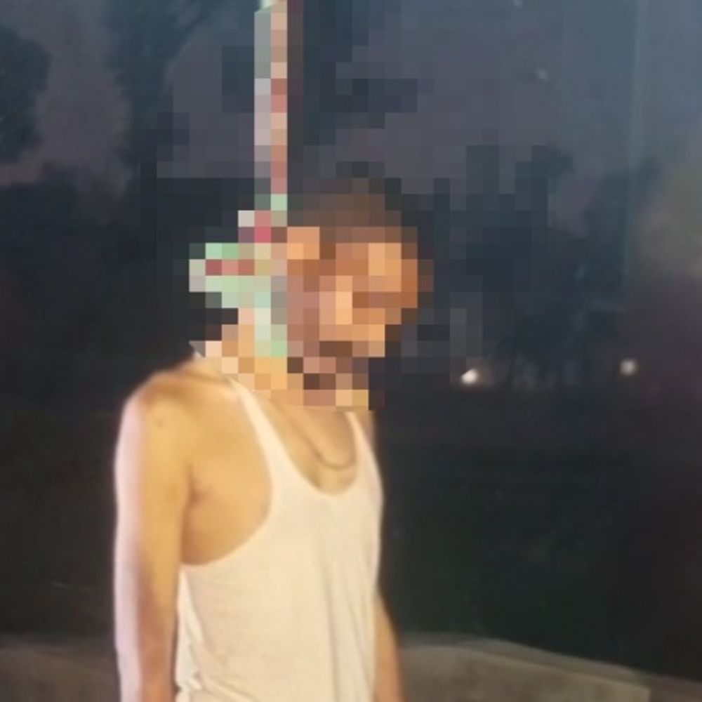 देवरिया में पेड़ से लटका मिला युवक का शव:पुलिस ने जांच शुरू की, गांव में शोक का माहौल