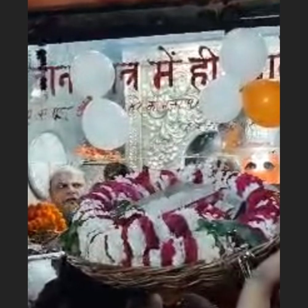 हनुमान जयंती पर पनकी मंदिर में उमड़े भक्त:लंबी लाइनें, घंटों इंतजार के बाद मिल रहे दर्शन