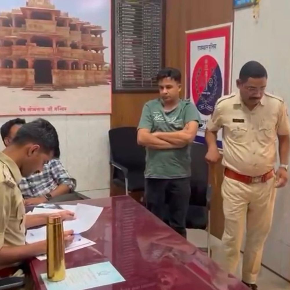 सागवाड़ा के पूर्व पालिकाध्यक्ष पर मारपीट का आरोप:  सफाई ठेकेदार ने थाने में दर्ज कराई रिपोर्ट, जांच जारी – Dungarpur News