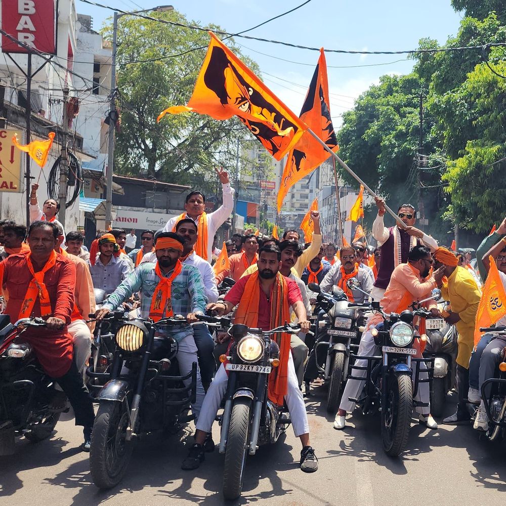 लखनऊ में हनुमान जयंती पर बाइक शोभायात्रा:विश्व हिंदू परिषद और बजरंग दल ने निकाली, सैकड़ों श्रद्धालु शामिल