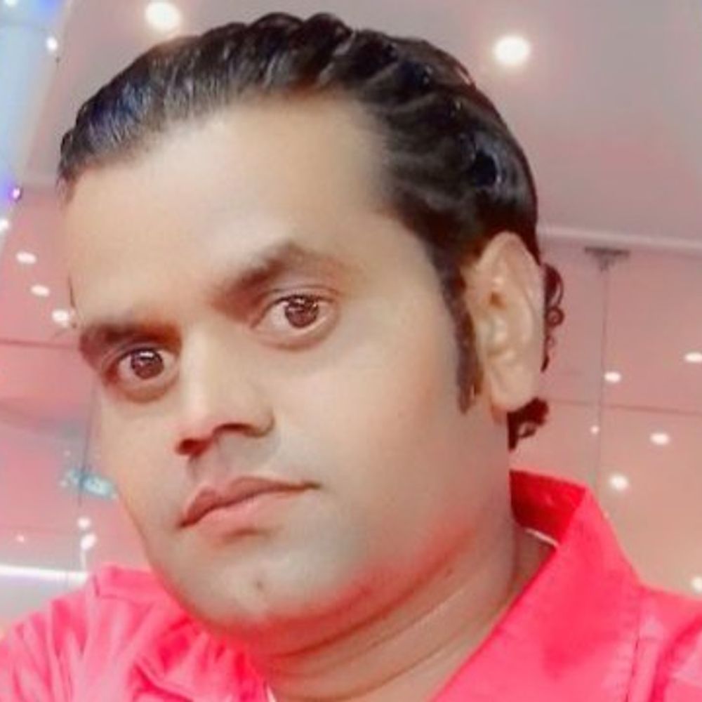 रामपुर में खड़ी बस में घुसी छोटा हाथी:कंडक्टर और युवक की मौके पर मौत, 3घायल; परिजनों ने कार्रवाई की मांग की