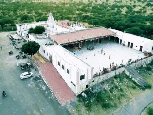 मंदिर से पर्यटन स्थल बन गया बजरंग धोरा:  1960 में हुई स्थापना, धोरों के बीच बसे हैं हनुमानजी, दूर तक दिखते हैं मिट्‌टी के टीले – Bikaner News