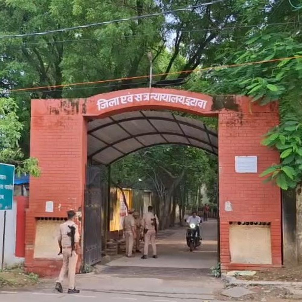 लूट-माल की बरामदगी में आरोपी को 2 साल की सजा:इटावा कोर्ट का फैसला; 2 हजार रुपए जुर्माना भी लगाया, न देने पर 15 दिन अतिरिक्त जेल