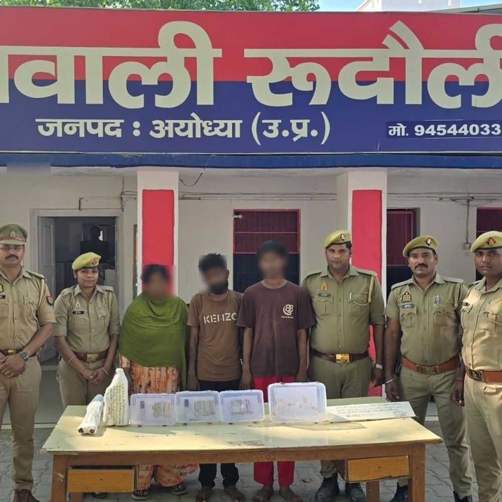 अयोध्या में 3 बदमाश गिरफ्तार:हाईवे पर खड़ी गाड़ियों के शीशे तोड़कर चोरी करते थे, पुलिस 4 महीने से तलाश रही थी