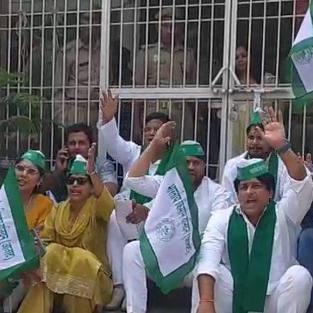 भारतीय किसान यूनियन का डीएम कार्यालय पर प्रदर्शन:किसानों ने MSP, आलू खरीद और मुकदमे वापसी की मांग की