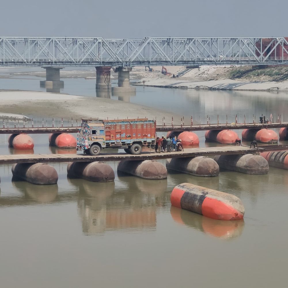 15 अप्रैल तक तैयार होगा घाघरा पर पीपा पुल:बाराबंकी में संजय सेतु मरम्मत के लिए आवागमन बंद, वैकल्पिक व्यवस्था तेज