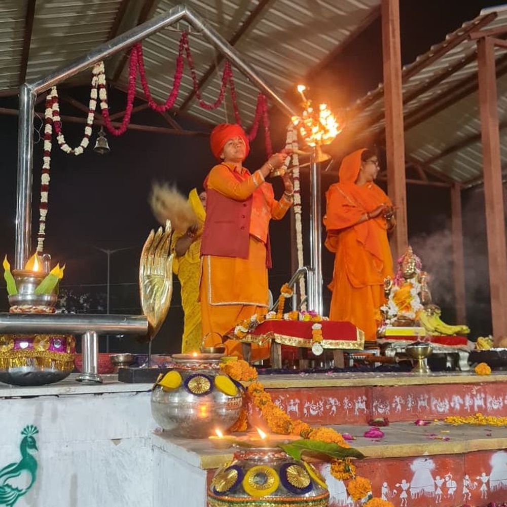 मनकामेश्वर मंदिर में भक्ति, सेवा, पर्यावरण संरक्षण का संगम:हनुमान जयंती पर आयोजन, नदी स्वच्छता पर चर्चा