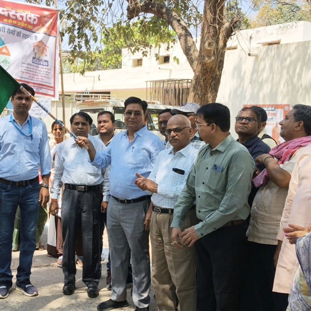 जौनपुर में संचारी रोग नियंत्रण अभियान शुरू:मुख्य चिकित्सा अधिकारी ने जागरूकता रैली को हरी झंडी दिखाई