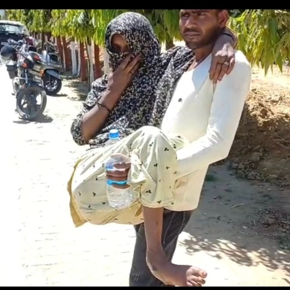 सहारनपुर में नाबालिग बेटी को बहला-फुसलाकर ले जाने का आरोप:दिव्यांग मां ने SSP से लगाई गुहार, परिवार को मिल रही धमकियां