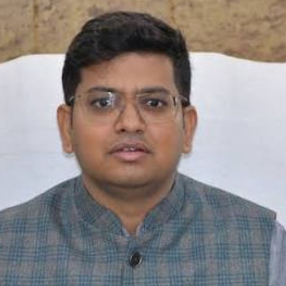 फर्जी जमीन बिक्री: राजस्व निरीक्षक निलंबित:सिद्धार्थनगर में डीएम के आदेश पर हुई कार्रवाई, जांच जारी