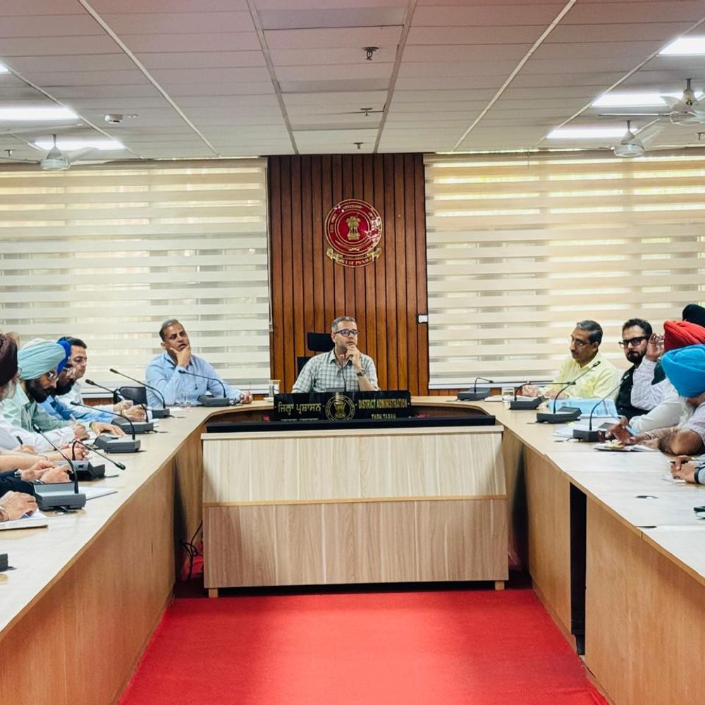 तरनतारन में पराली जलाने वालों पर होगी कार्रवाई:  डिप्टी कमिश्नर ने अधिकारियों को दिए निर्देश, किसानों को किया जाएगा जागरूक – tarn-taran News