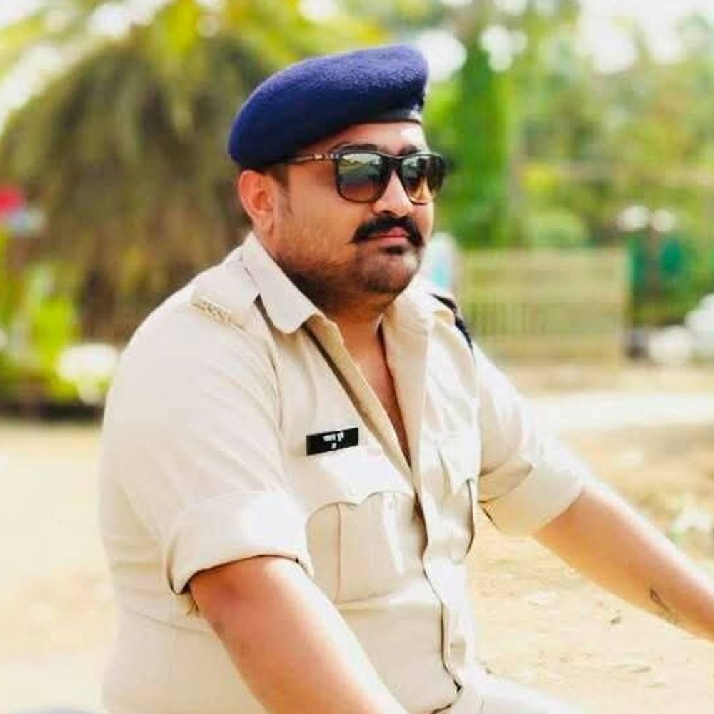 2700 की शराब बोतल 1500 में मांगी:  देने से मना करने पर कांस्टेबल ने दुकान संचालक को पीटा; एसपी की सख्ती के बाद केस – Katni News