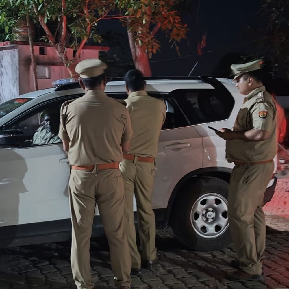 सुल्तानपुर में दो समुदायों में मारपीट, पुलिस पर भी हमला:दरोगा-सिपाही समेत 12 लोग घायल, कई हिरासत में; गांव में फोर्स तैनात, 37 पर मुकदमा