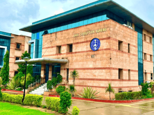 जयपुर में हेड-कॉन्स्टेबल ने धमकी दे मांगी 5 लाख रिश्वत:  FIR में से व्यापारी का नाम हटाने के बदले डिमांड; एडवोकेट ने 25 हजार में करवाई डील – Jaipur News