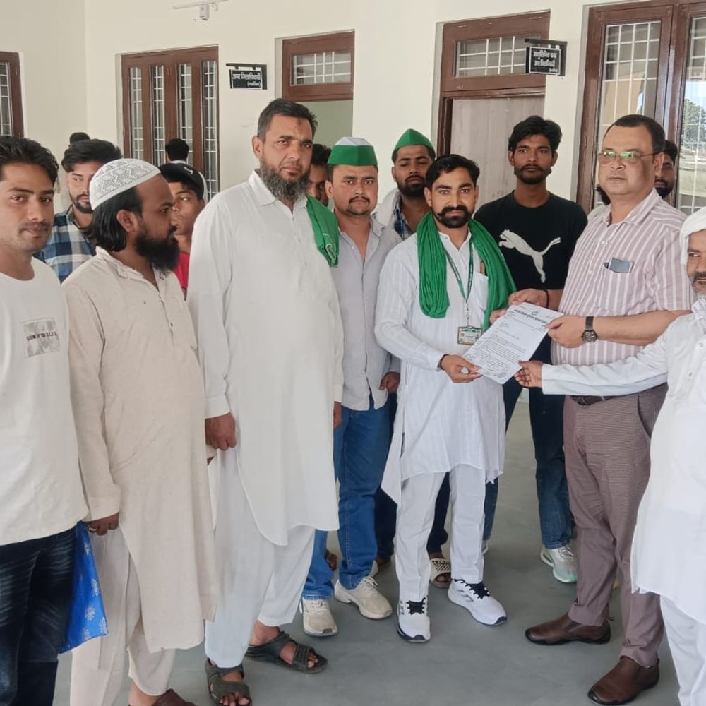 किसान संगठनों ने डीएम को सौंपा ज्ञापन:समस्याओं के समाधान की अपील की, बोले- समस्याओं से जूझ रहे हैं