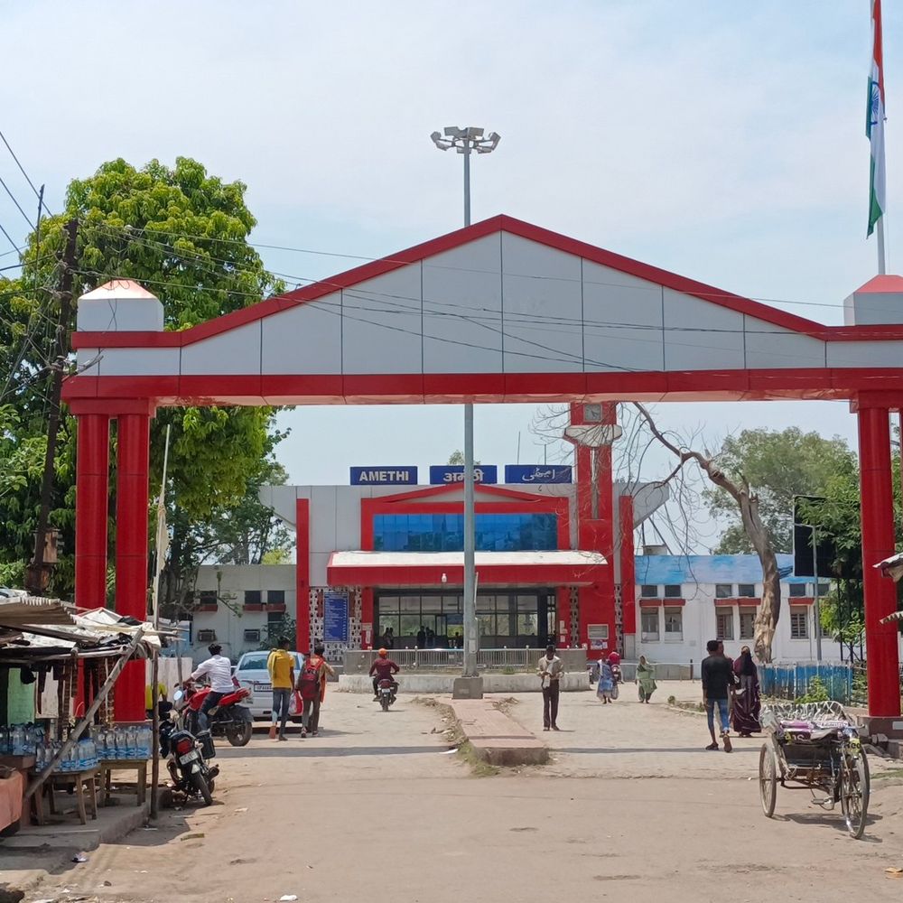 सांसद किशोरीलाल ने लोकसभा में उठाई मांग:अमेठी-रायबरेली में रुके राजधानी एक्सप्रेस, कहा- शैक्षणिक और औद्योगिक दृष्टि से अहम हैं दोनों जिले