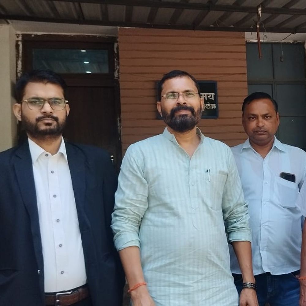 किसान मांग रहे गंगा किनारे फोरलेन बांध:कटान रोकने और विकास के लिए SDM से मिले