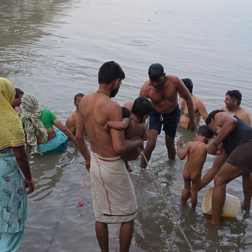 संभल में चैत्र पूर्णिमा पर हजारों श्रद्धालुओं ने गंगा स्नान:विभिन्न घाटों पर आस्था की डुबकी लगाई, सुरक्षा के पुख्ता इंतजाम
