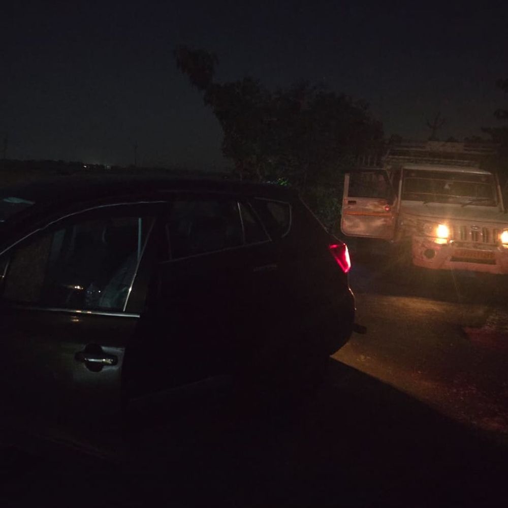 बलिया में ट्रांसफार्मर और तार चुराने वाले गिरोह को दबोचा:मुठभेड़ में 2 चोर के पैर में लगी गोली, 7 अन्य ने किया सरेंडर; चोरी के सामान बरामद