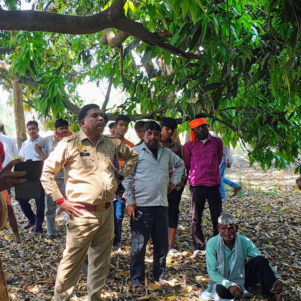 उन्नाव में किशोरी का शव फांसी पर लटका मिला:आम के बाग में ग्रामीणों ने देखकर पुलिस को सूचना दी, मामले की जांच जारी