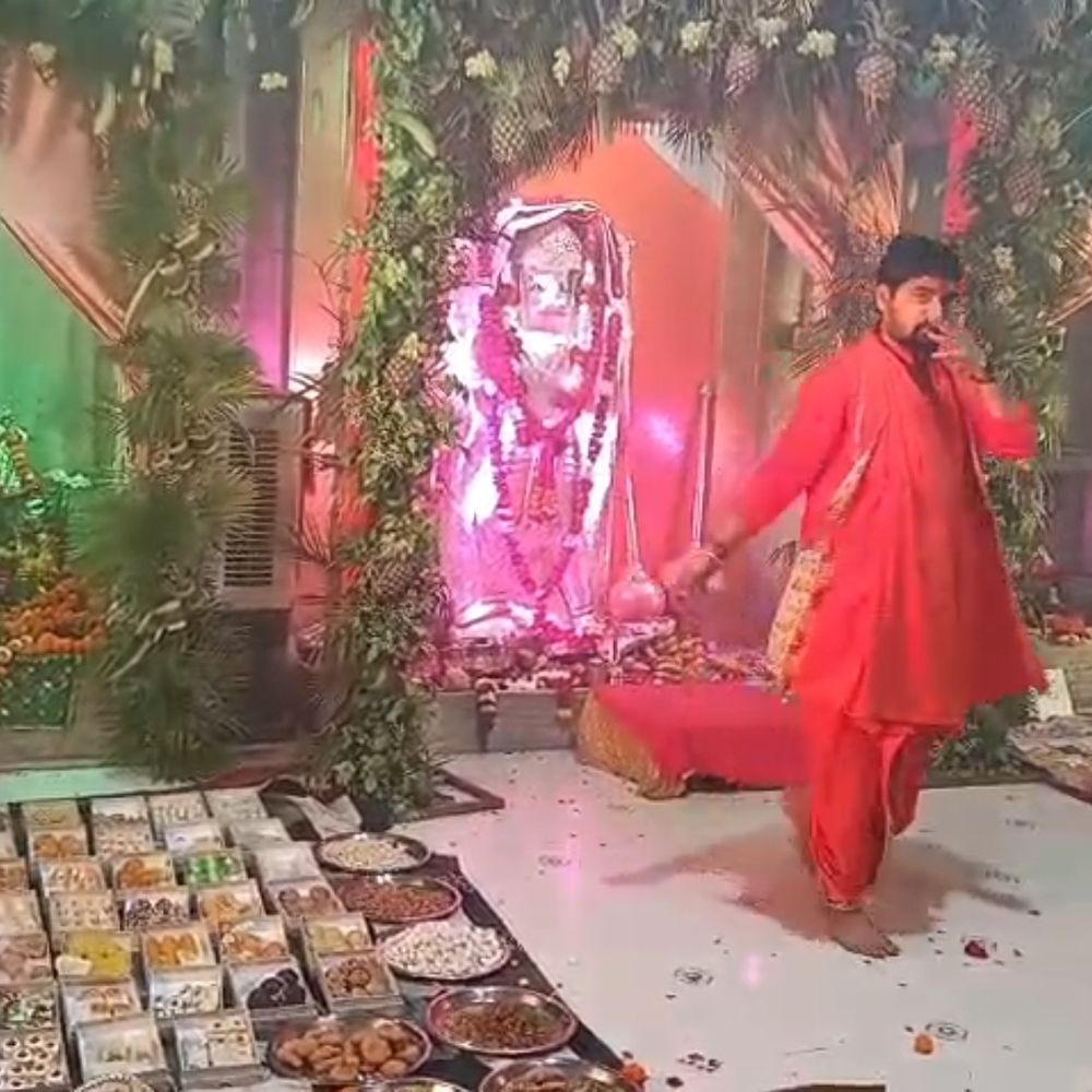 हनुमान जयंती पर भूड़ा वाले बाला जी मंदिर में जनसैलाब:फिरोजाबाद में हवन-पूजन हुआ, छप्पन भोग के साथ भव्य आयोजन हुए