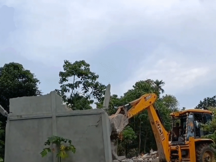 घर-मदरसे टूटे, हिमंता से नाराज मुस्लिम बोले- ज्यादतियां याद रखेंगे:असर 35 से 23 सीटों पर सिमटा, क्या मियां फैक्टर बिगाड़ेगा BJP का खेल