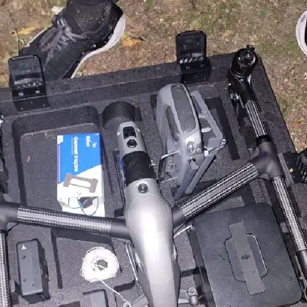 ब्रिटेन की जेलों में चोरी के फोन से ऑर्डर:जेलों में ड्रोन से ड्रग्स-हथियारों की डिलीवरी; कैदियों के परिवारों से पैसे वसूल रहे गैंग