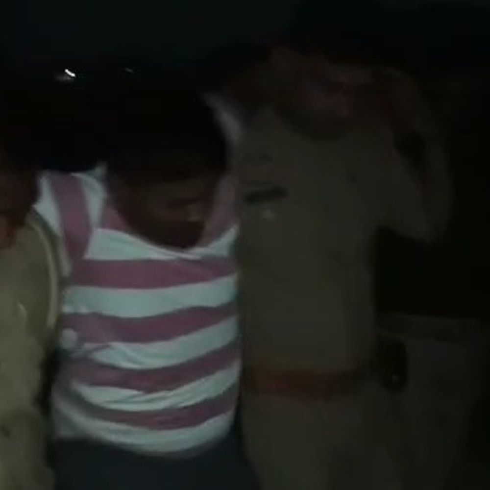 आजमगढ़ में पुलिस मुठभेड़, चार आरोपी गिरफ्तार:प्रतिबंधित पशुओं की तस्करी करने वाले तीन गो तस्करों के पैर में लगी गोली