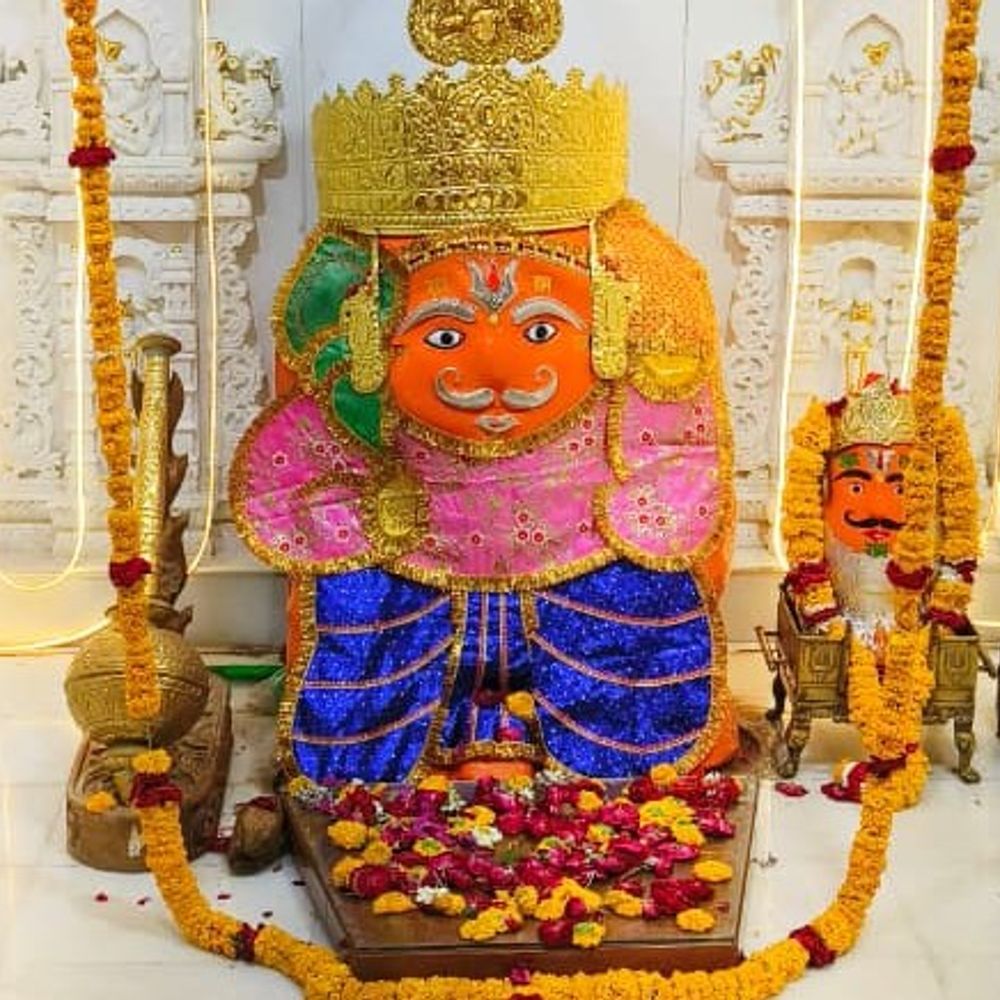 रतलाम में भक्ति भाव से मनेगी आज हनुमान जयंती:बरबड़ हनुमान मंदिर में लगेगा मेला, रोशनी से सजे देवालय; निकलेगी शाही सवारी