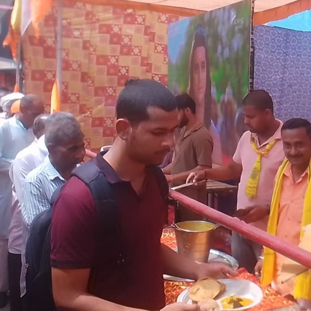 हनुमान जन्मोत्सव पर शहर के मंदिरों में आस्था का सैलाब:कचहरी से लेकर सरस्वती मंदिर तक विविध आयोजन, श्रद्धालुओं ने प्रसाद ग्रहण कर लिया आशीर्वाद