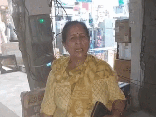 जालंधर के बस्ती गुजा में स्नैचिंग:  अस्पताल से लौट रही महिला के कान की बाली झपटी, पुलिस जांच शुरु – Jalandhar News