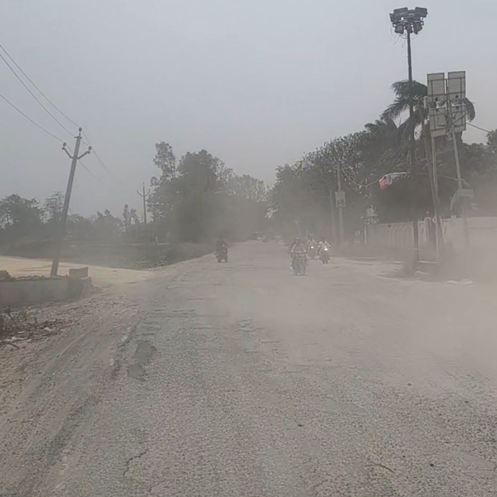 सिद्धार्थनगर में तेज आंधी और लू का प्रकोप:जनजीवन हुआ अस्त-व्यस्त, आम और गेहूं की फसल पर छाया संकट