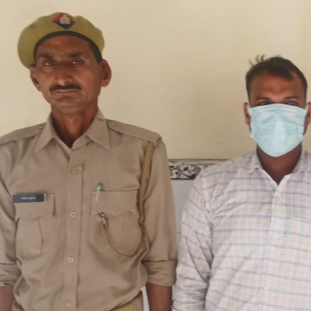 गैंगस्टर एक्ट में फरार उपदेश गिरफ्तार:हापुड़ नगर पुलिस ने सीतापुरिया को दबोचा, लंबे समय से था वांछित