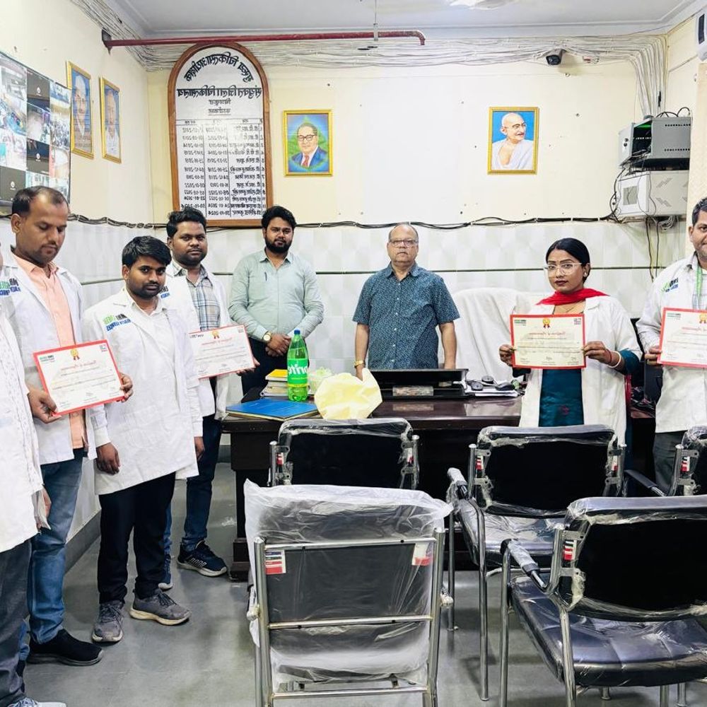 चित्रकूट में एम्बुलेंस कर्मियों ने EMT दिवस मनाया:मरीजों की जान बचाने में योगदान पर चर्चा, उत्कृष्ट सेवा के लिए सम्मान