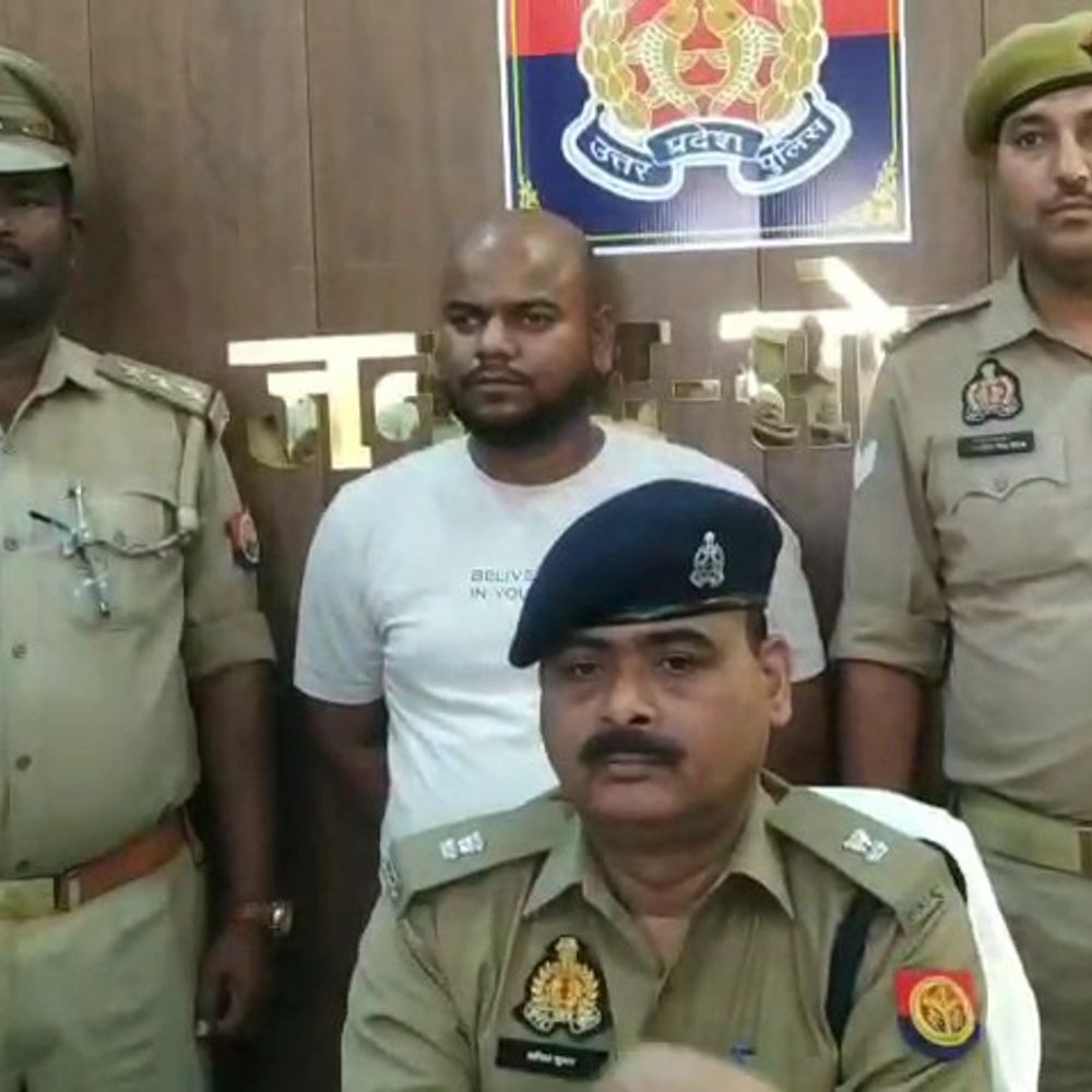 सोनभद्र में 70 लाख GST चोरी करने वाला गिरफ्तार:फर्जी फर्म बनाकर करता था संचालित, दस्तावेजों से भरी फाइल और कार बरामद