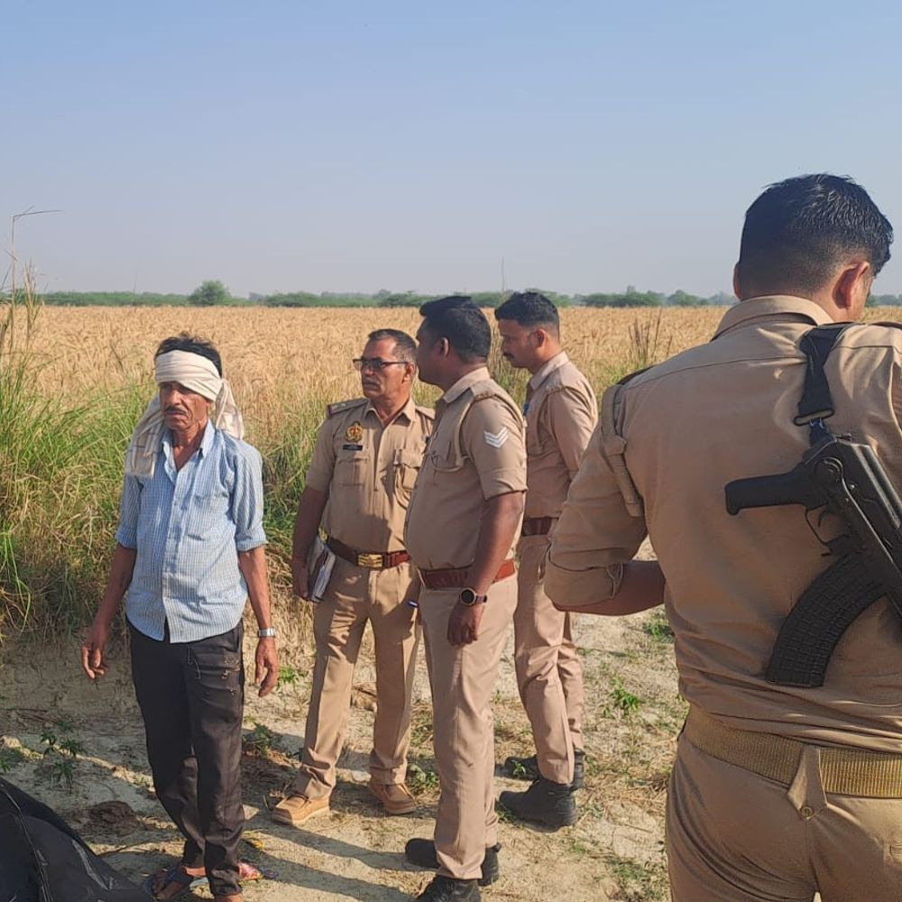 खेत में मिला नवजात का शव, मुंह में कपड़ा ठूंसा:औरैया में दंपति ने देखा, पुलिस ने मामले की जांच शुरू की