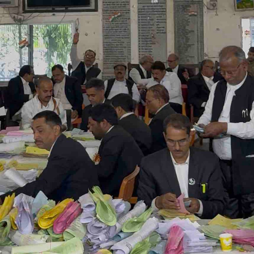 गोरखपुर बार एसोसिएशन में दोबारा होगी कोषाध्यक्ष की मतगणना:शक्ति प्रकाश बने वरिष्ठ उपाध्यक्ष, 760 वोट से दर्ज की जीत