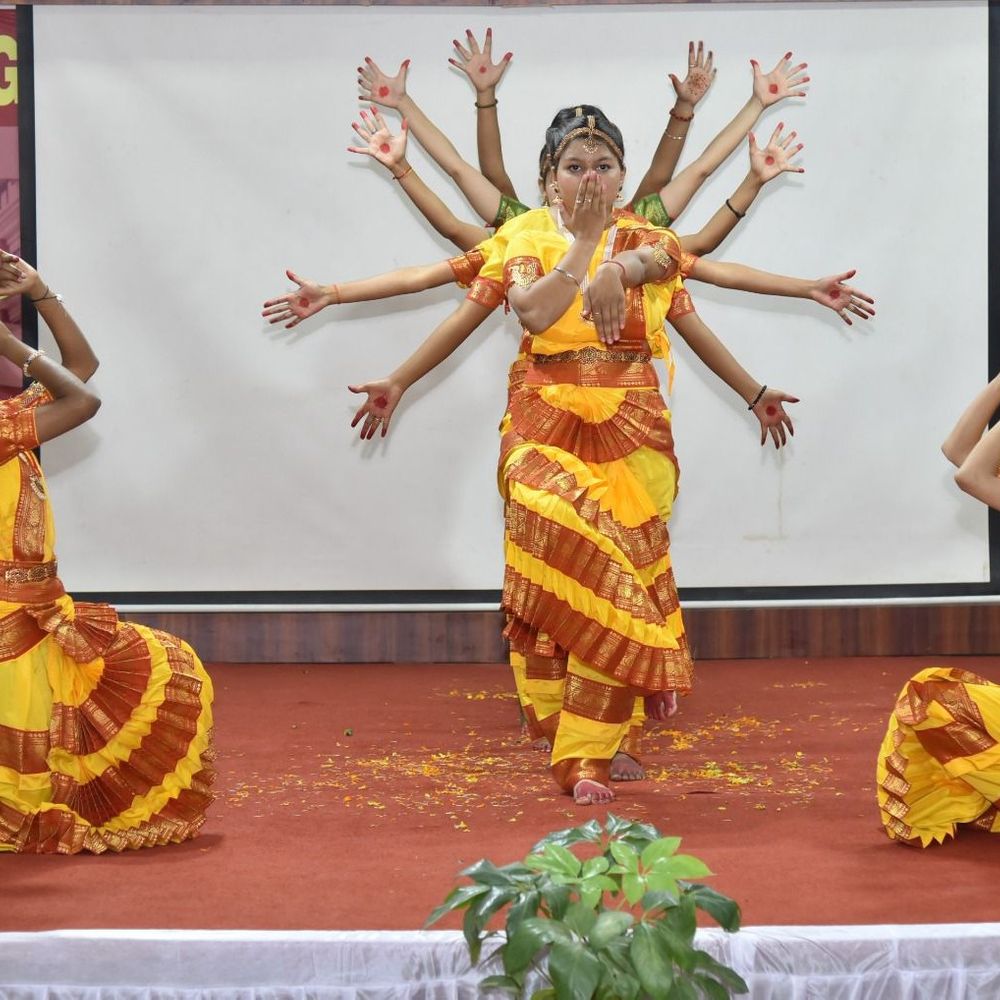 आईएमआरटी बिजनेस स्कूल में 'फ्यूज़न फेस्ट' का समापन:छात्रों ने दिखाई प्रतिभा, पूर्व छात्र भी हुए शामिल