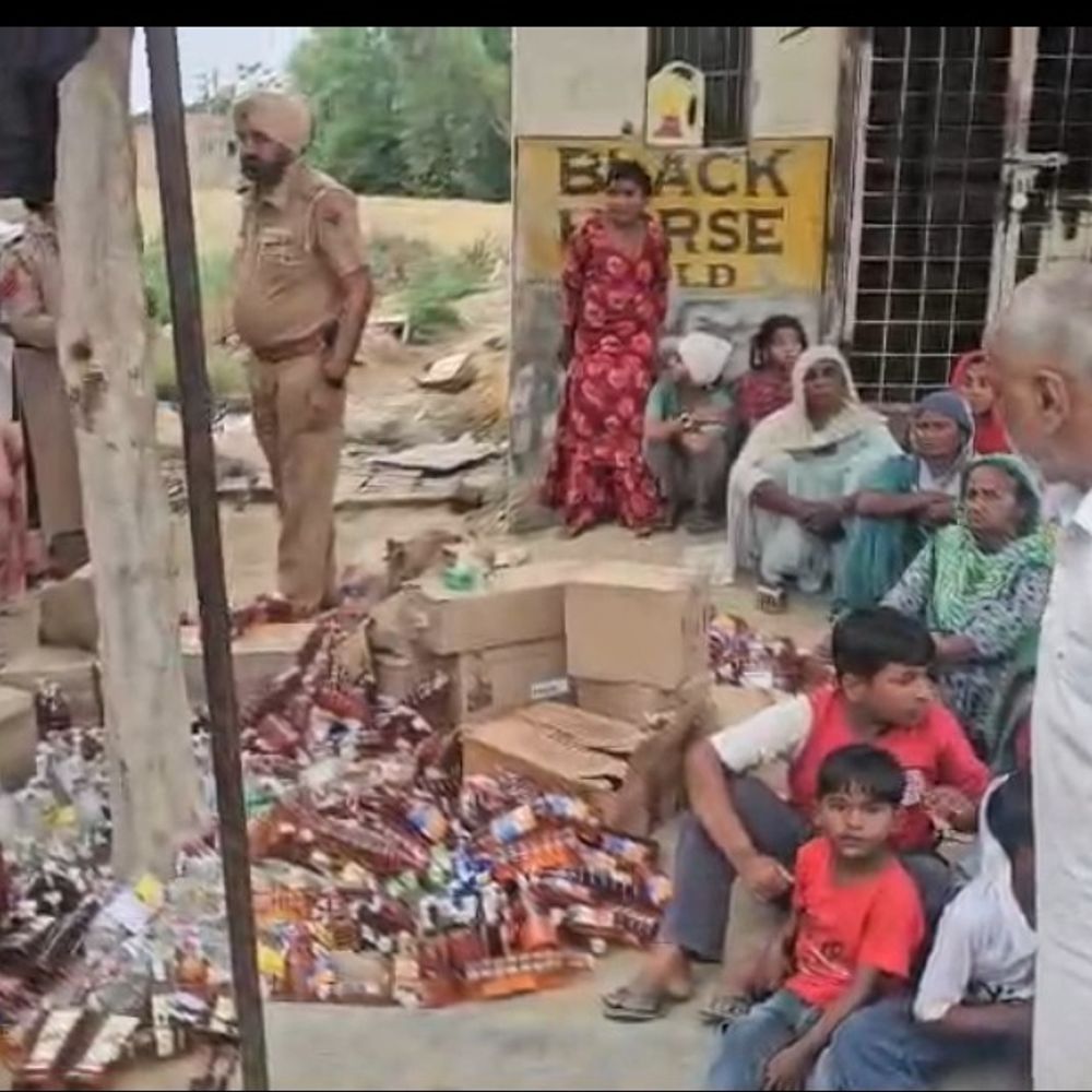 मोगा में गांव से शराब ठेका हटाने को लेकर धरना:  ग्रामीण बोले- माहौल हो रहा है खराब, अधिकारियों ने दिया कार्रवाई का आश्वासन – Moga News