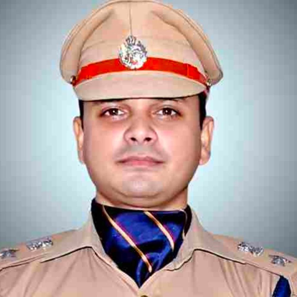 हरदोई में उप निरीक्षक और सिपाही निलंबित:रिश्वत लेने का ऑडियो वायरल होने पर एसपी ने की कार्रवाई