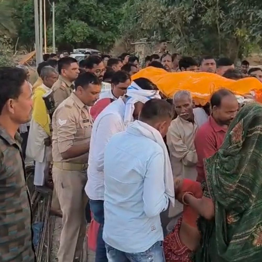 मऊ में जमीनी विवाद की मारपीट में दूसरी मौत:17 साल के किशोर ने तोड़ा दम, गांव में पुलिस-पीएसी तैनात, 26 मार्च को हुई थी मारपीट