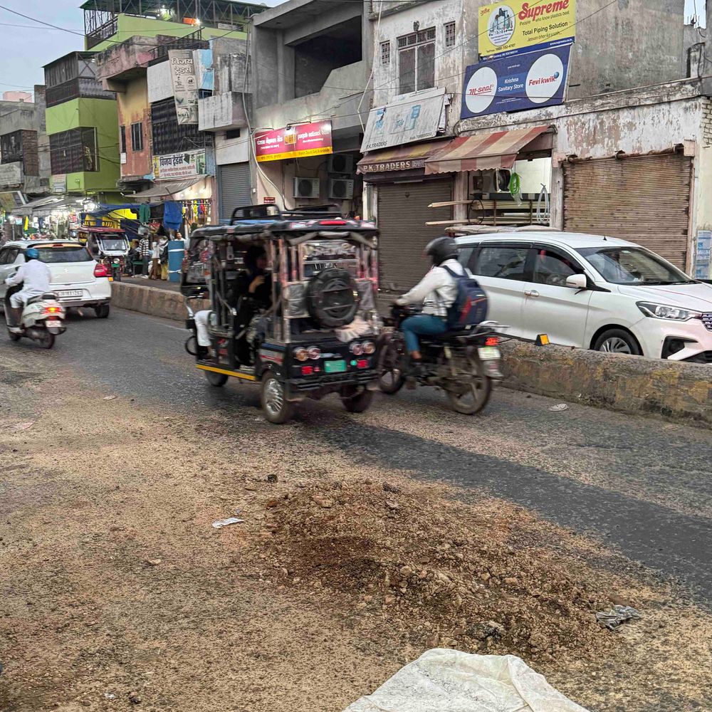 बुलंदशहर में आधे घंटे तेज बारिश:30 डिग्री से घटकर 27 डिग्री सेल्सियस पहुंचा तापमान, हफ्ते भर ऐसे ही रहेगा मौसम