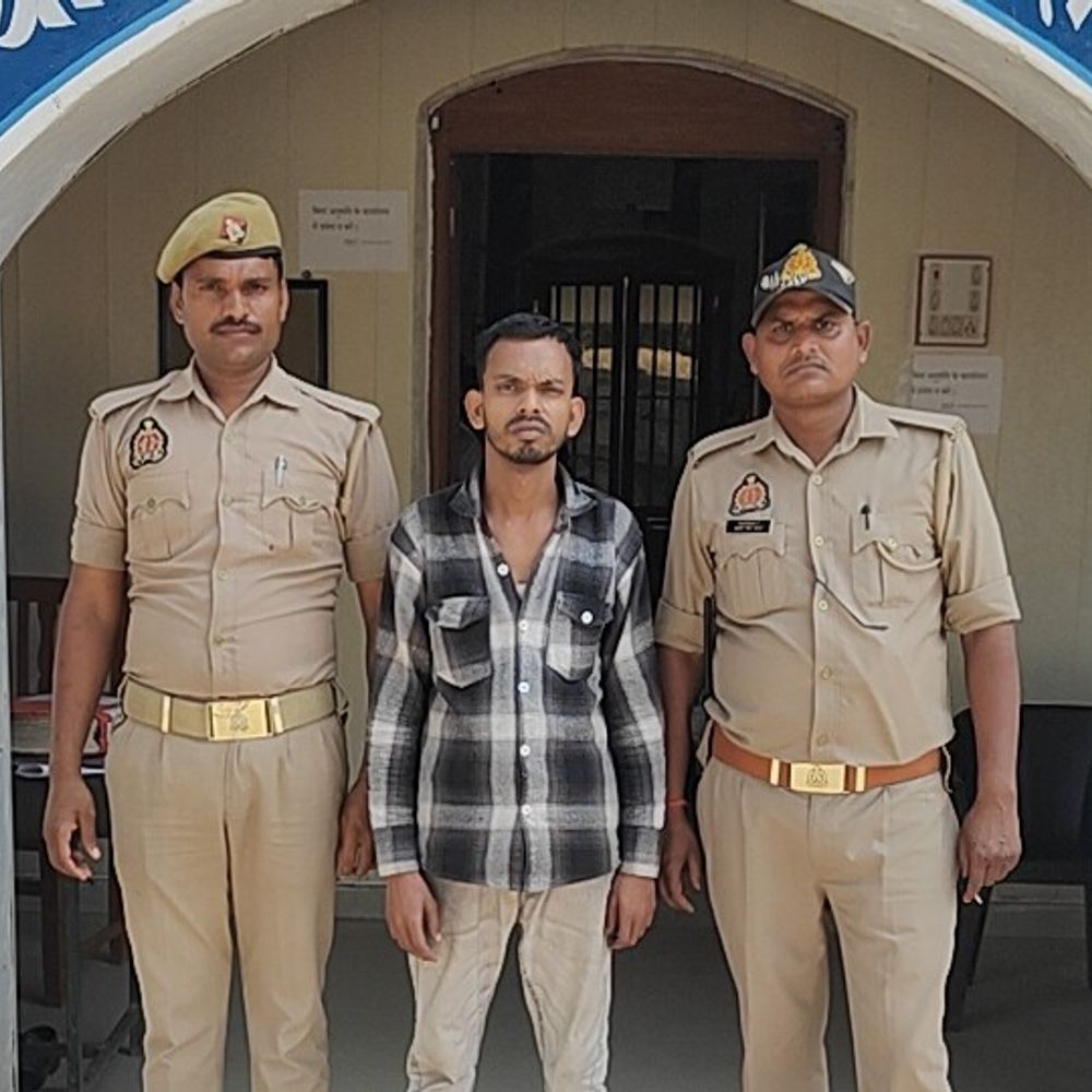 बलिया पुलिस ने दुष्कर्म-पॉक्सो एक्ट आरोपी को पकड़ा:शनिचरी मंदिर के पास से हुई गिरफ्तारी, कोर्ट में पेश कर भेजा जेल